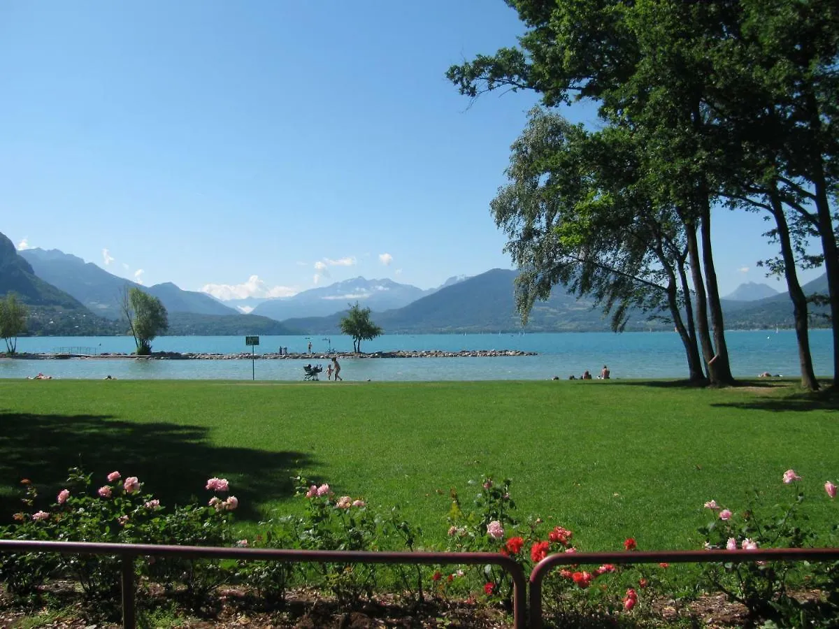 Cosy au bord du lac avec terrasse privée Annecy